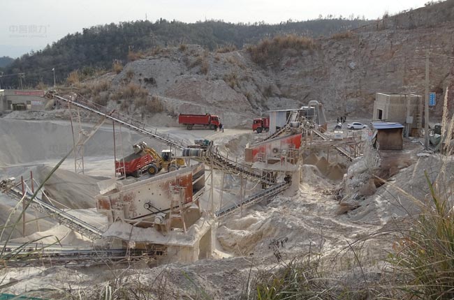 湖北三安商貿(mào)時產(chǎn)300噸小型石子生產(chǎn)線