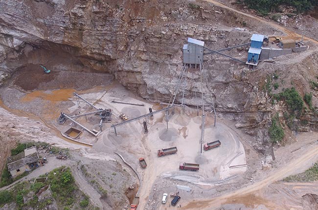 湖南懷化楓林采石場時產(chǎn)300噸碎石制砂生產(chǎn)線