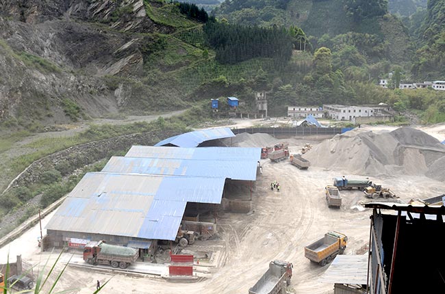 四川樂(lè)山市龍門(mén)溪礦業(yè)時(shí)產(chǎn)400噸石料生產(chǎn)線(xiàn)