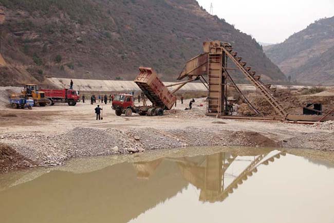 河道采砂現場 河道采砂現場