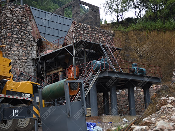 煤矸石錘式破碎機