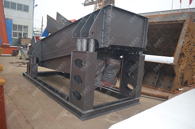 臥式重型錘式破碎機(jī) 臥式重型錘式破碎機(jī)