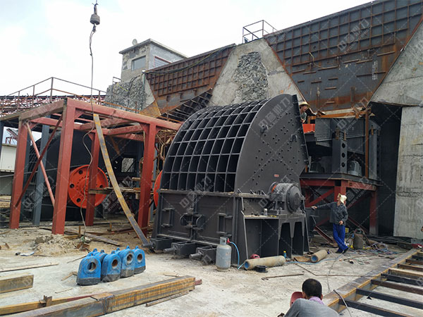時產上千噸礦石破碎機