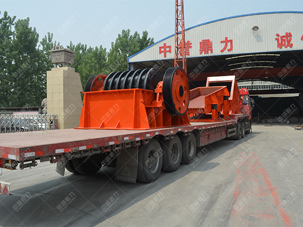 錘式破碎機發貨現場